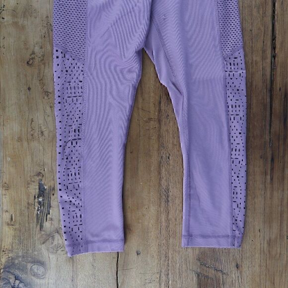 90 DEGREE PLUM LASER CUT OUT WAISTBAND POCKET SIDE POCKETS CAPRI LEGGINGS SMALL - Picture 5 of 10